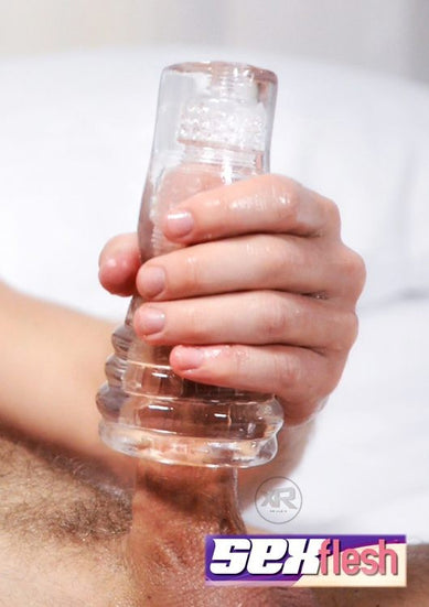 xr_ad582-model-crop-wm