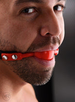 xr_ad685-model-face-close