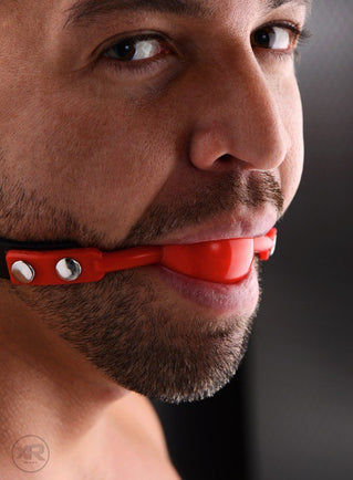 xr_ad685-model-face-close